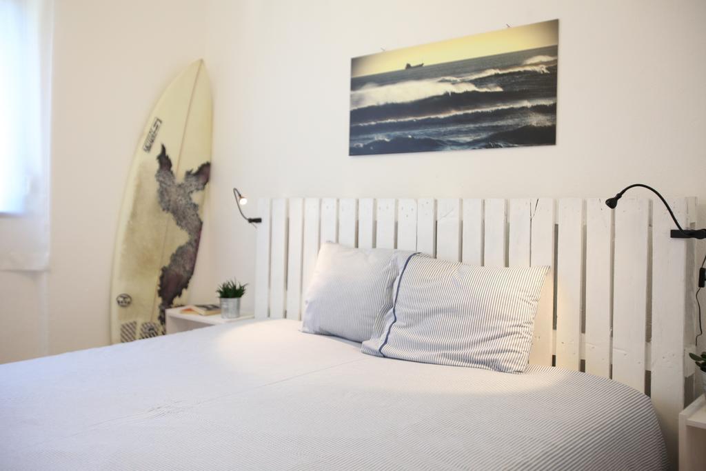 Moka Surfhouse Vandrarhem Ericeira Rum bild