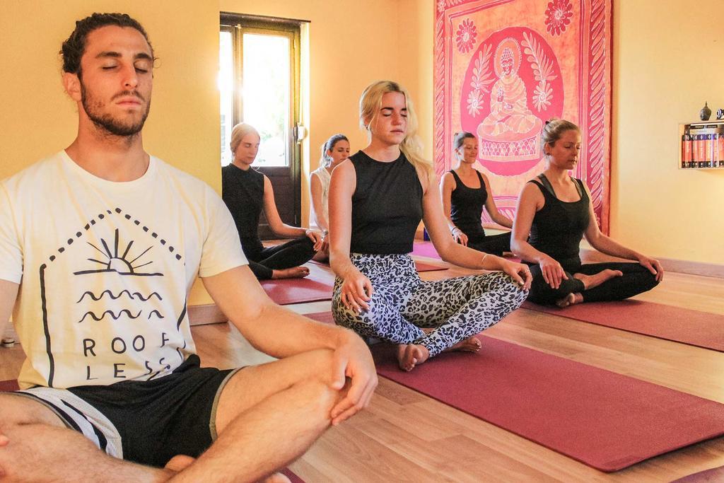 Moka Surfhouse Vandrarhem Ericeira Exteriör bild